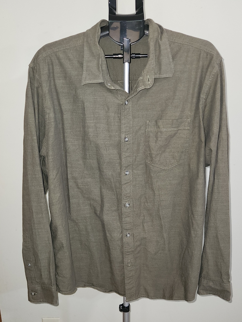 Eddie Bauer Men's Olive Green Button-Up Shirt. XXL.